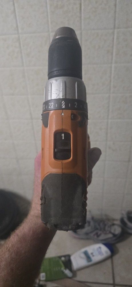 Used RIDGID R86006 cordless drill