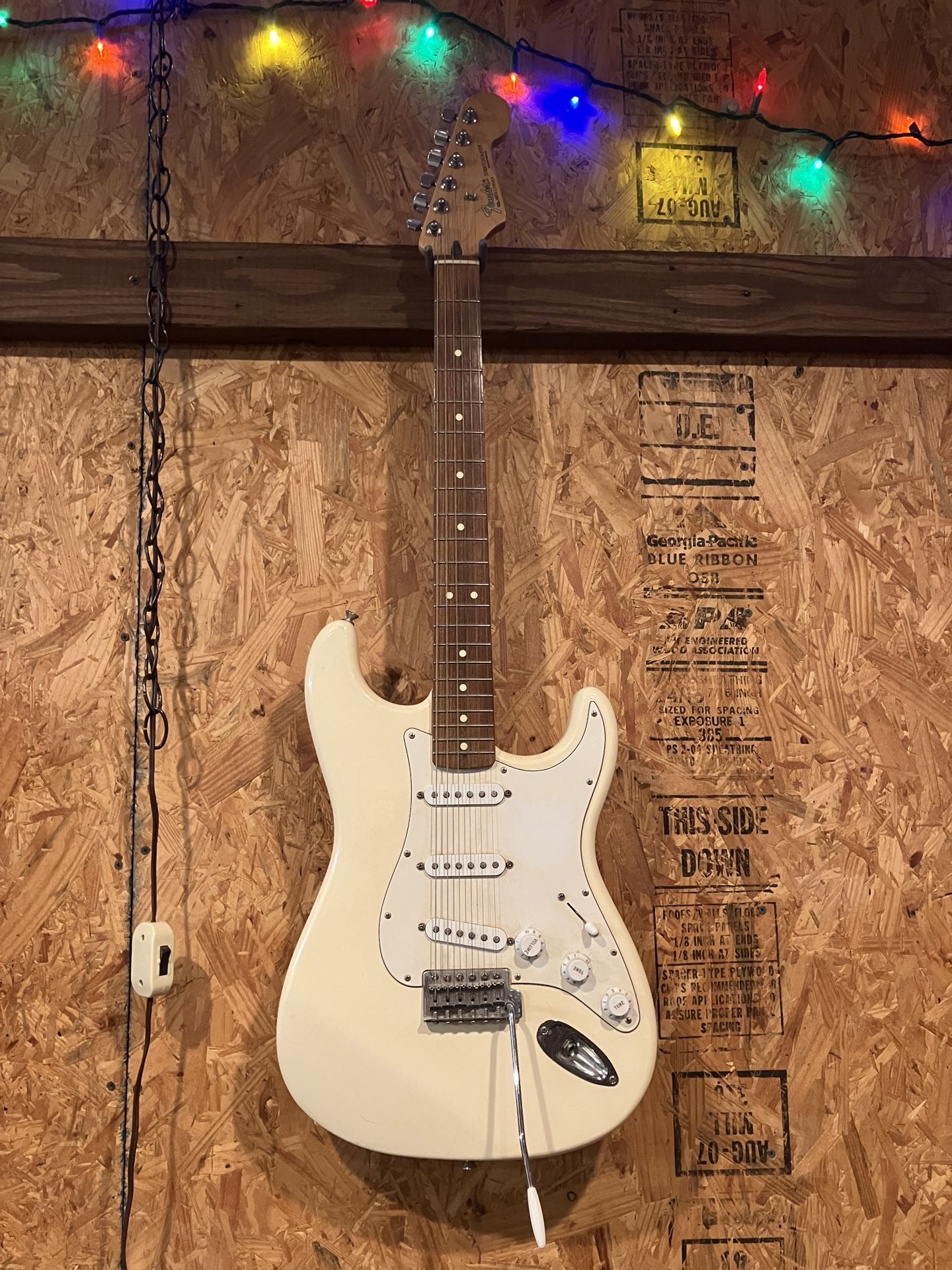 2000 Fender Strat, Barely Played, Just Needs Cleaning 😎