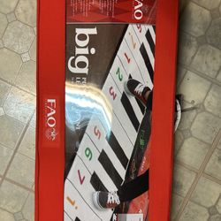 FAO SchwarThe Big Piano Dance Mat 70" Long. 