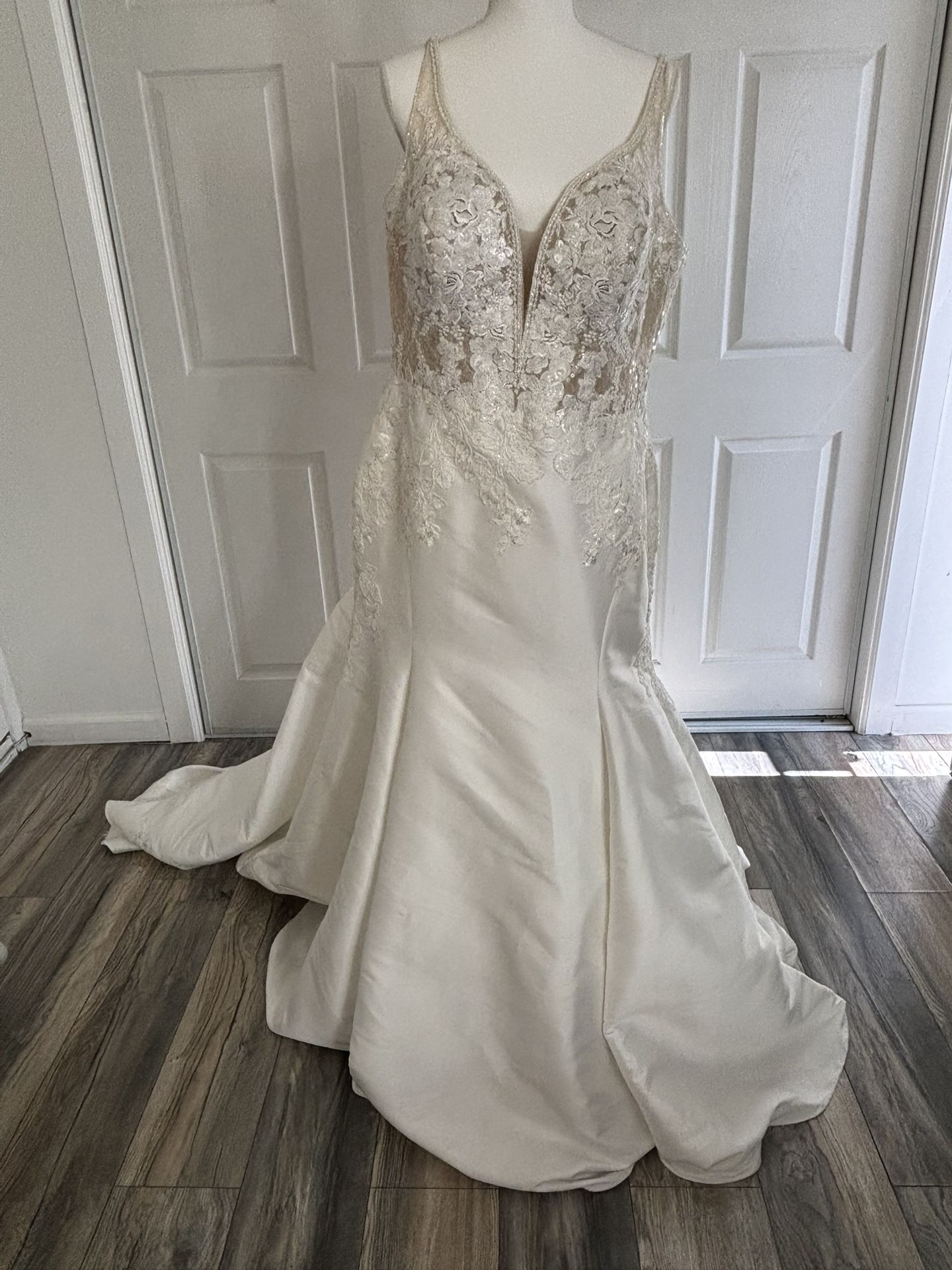BRAND NEW- Essence of Australia Wedding Dress