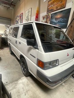 1990 Mitsubishi van (RARE!)