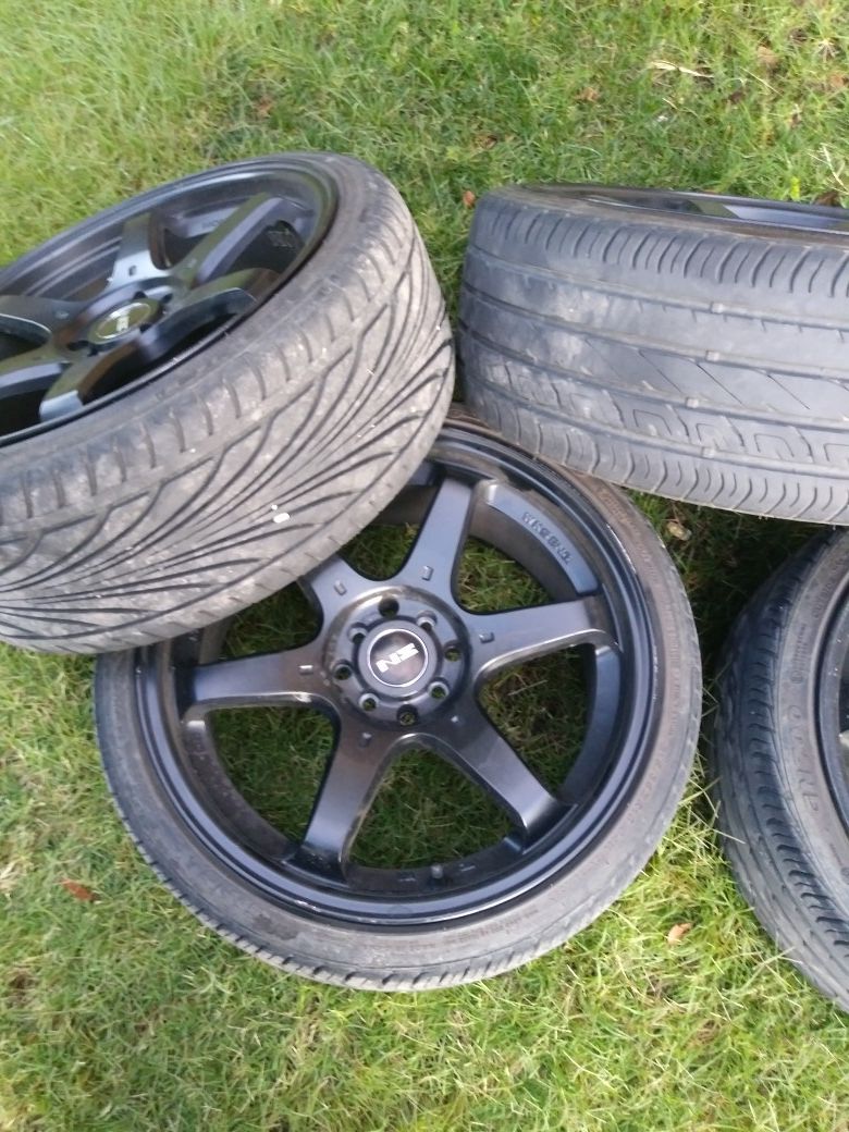 Rines de 4 birlos para Honda Accord o Civic son universales pidiendo 350 por ellos llanta seminueva perfecto estado