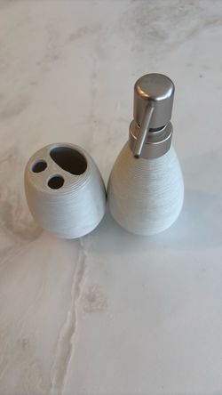 2-Piece Bathroom Accessory Set new