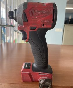 Milwaukee impact wrench 2853-20 ( Hablamos Espanol )