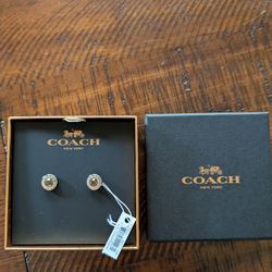  Coach Open Circle Stone Stud Earrings. 