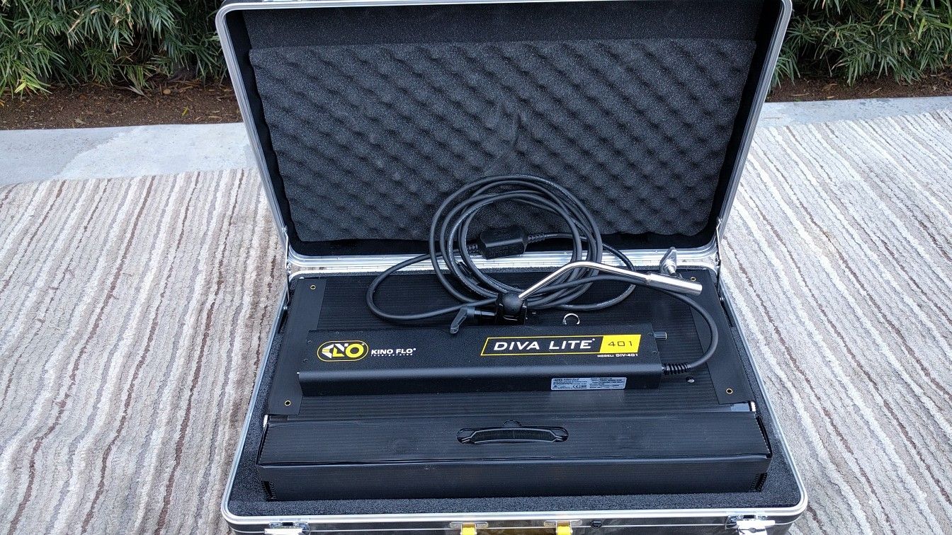 Kino Flo Diva Lite 401 Universal 1-Light Kit w/ Travel Case