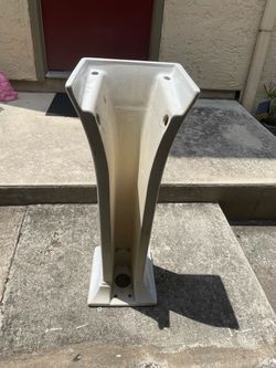 Sink pedal stool