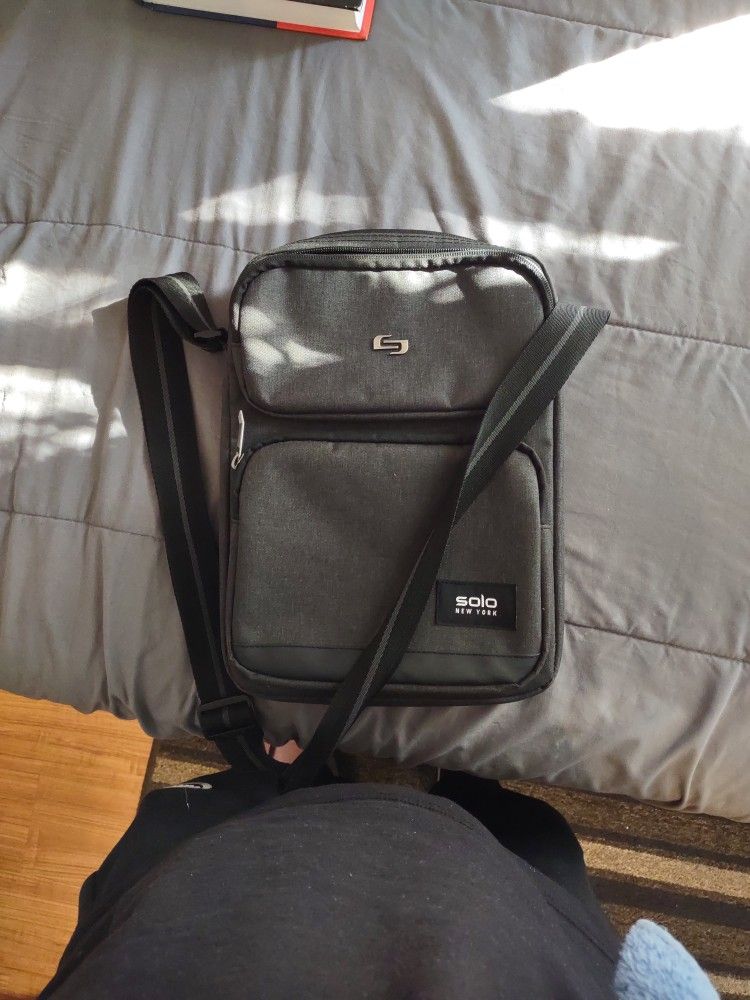 Solo New York Ludlow Universal Tablet Sling