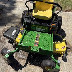 John Deere - Ztrak Z355 E / Accel Deep 48 riding mower