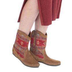 Women’s Minnetonka Baja 1573 Boot size 9