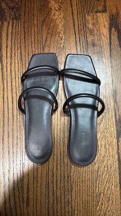 NEW Everlane Black Leather Strappy Sandals – Size 9