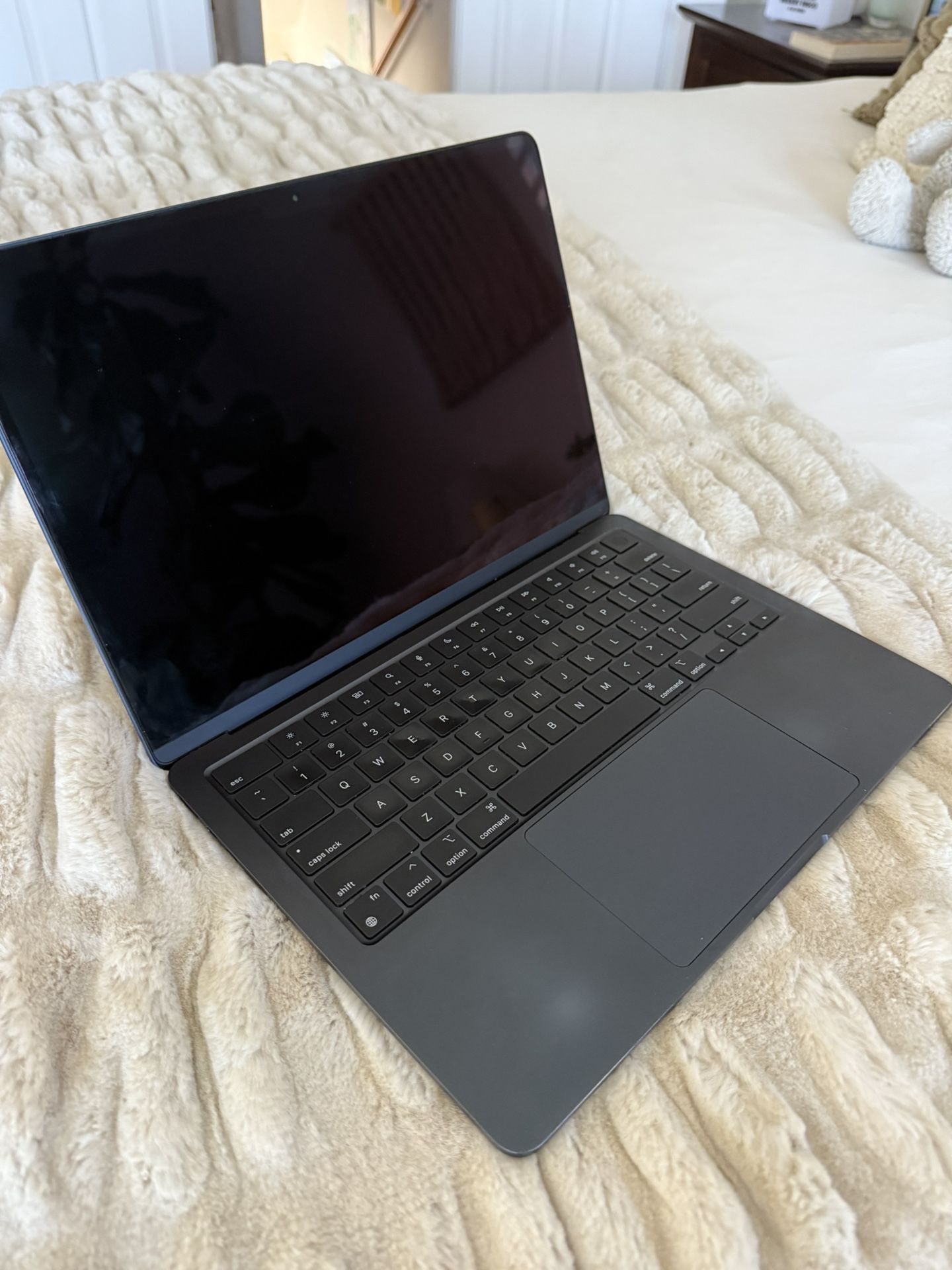 Apple MacBook Air 13-inch Laptop (Does Not Turn On)