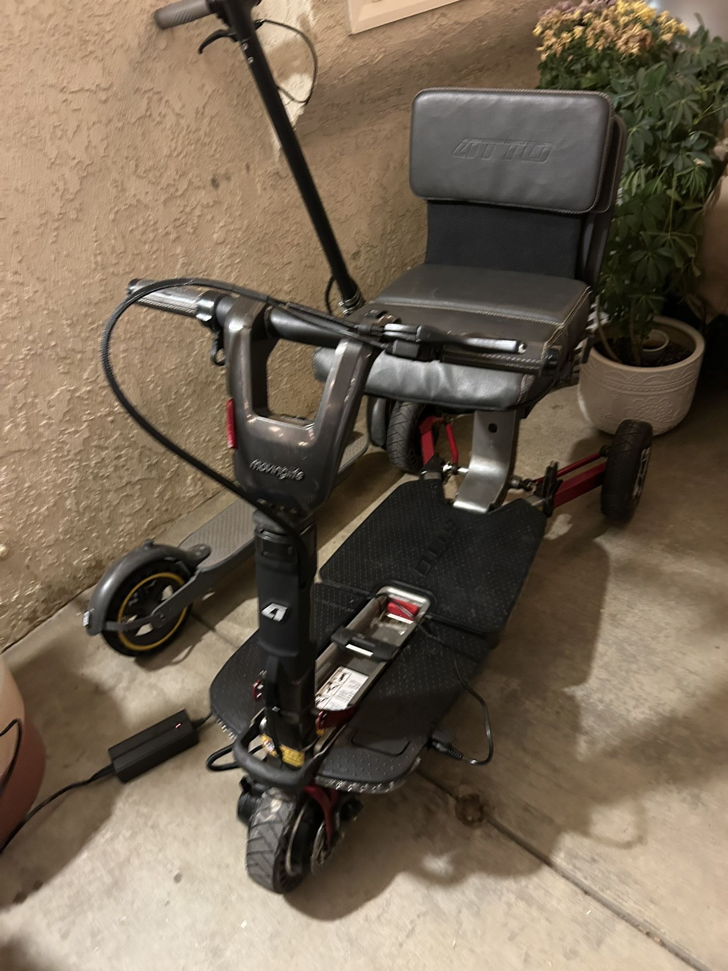 Moving Life ATTO Mobility Scooter Deluxe Edition