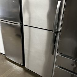 FRIGIDAIRE STAINLESS STEEL TOP FREEZER REFRIGERATOR APARTMENT SIZE 