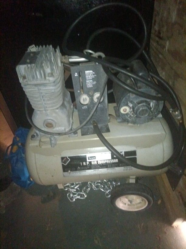 Craftsman 18 Gallon 1 Hp Compressor(No Issues) With Hose
