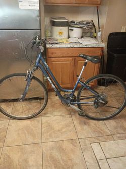 Diamondback Vital 2 Hybrid Bike