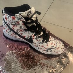Nike Dunk Limited cherry Blossoms. These Are Size 13. Never Worn.