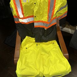 BRAND NEW HIGH QUALITY RAIN SUIT SIZE XL 