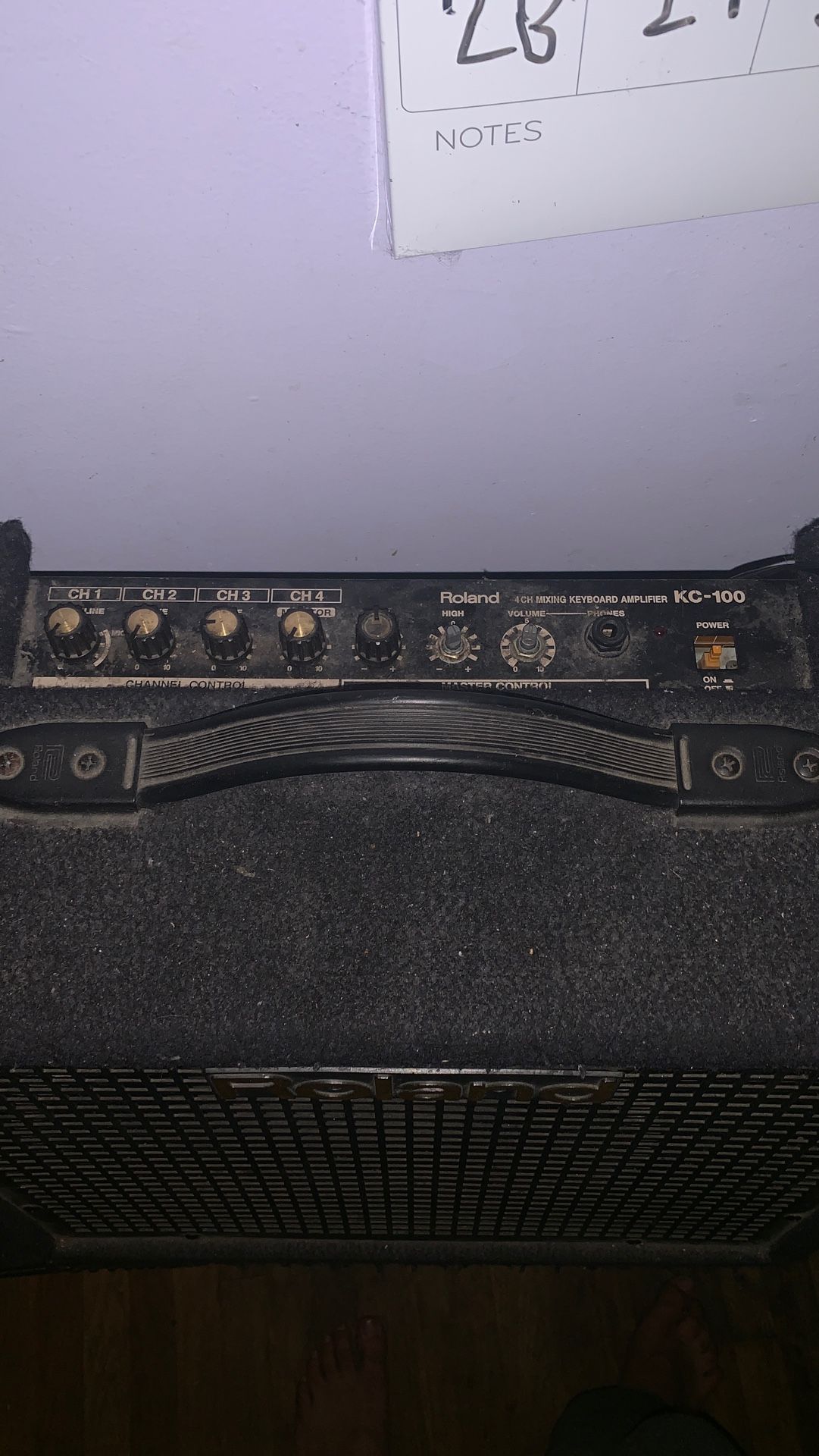 Roland kc-100 amplifier