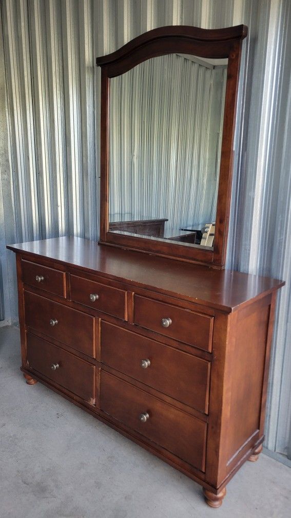 7 Drawer Dresser with Mirror