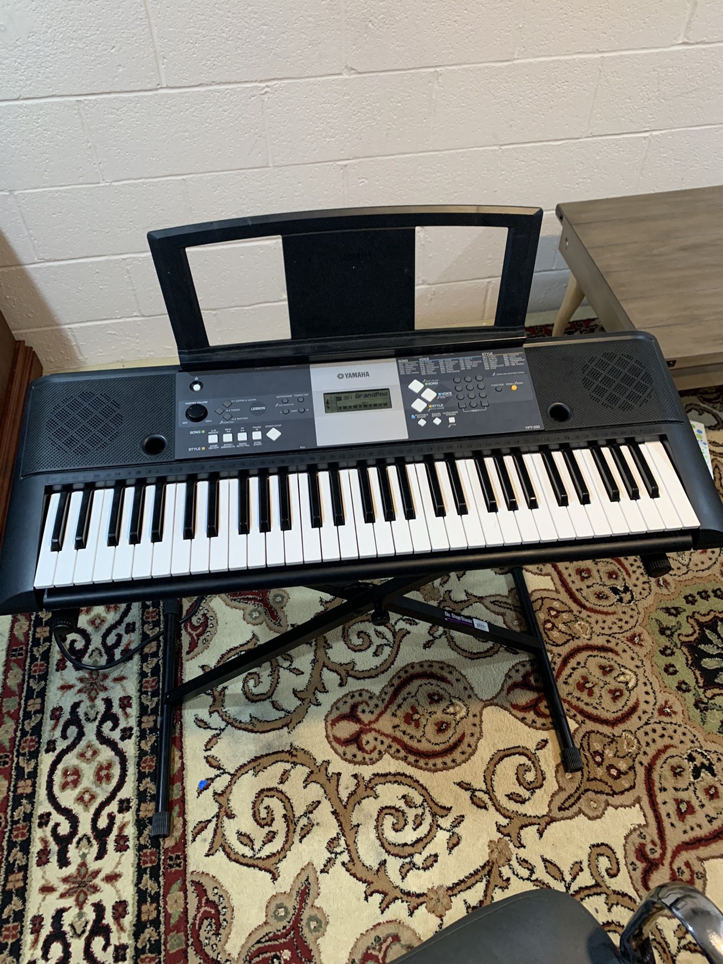 Yamaha YPT-230 Piano Keyboard