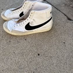 Nike Blazers Size 11.5