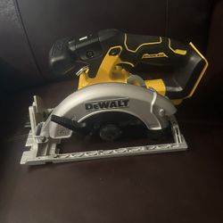 Dewalt 20V MAX Cordless Brushless 6-1/2 in. Sidewinder Style Circular Saw (Tool Only)