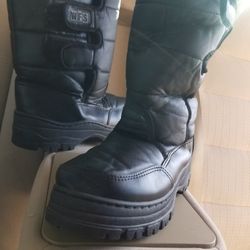 Snow boots Kids Size 5 (Black