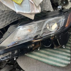 2018-20 TOYOTA  CAMRY LEFT  HEADLIGHT 