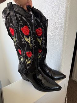 Woman’s Boots size 8