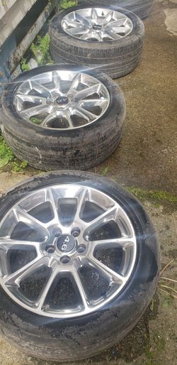 (4 ) 18inch Ford rims with tires