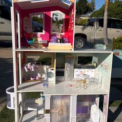 Rainbow High Doll House With Accessories