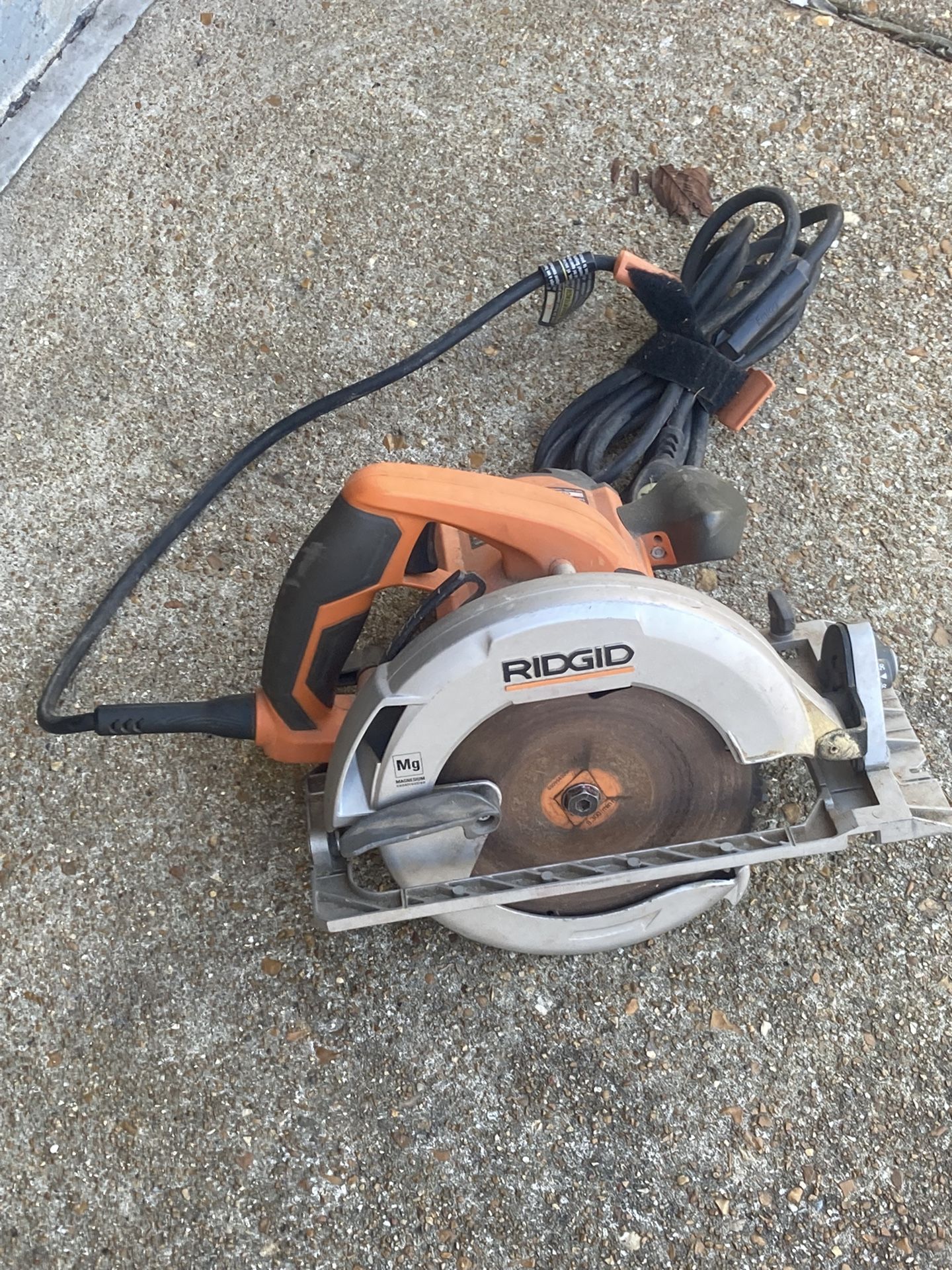 Circular Saw 15 Amp 7-1/4 in./RIDGID - R3205
