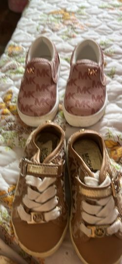 Girl shoes