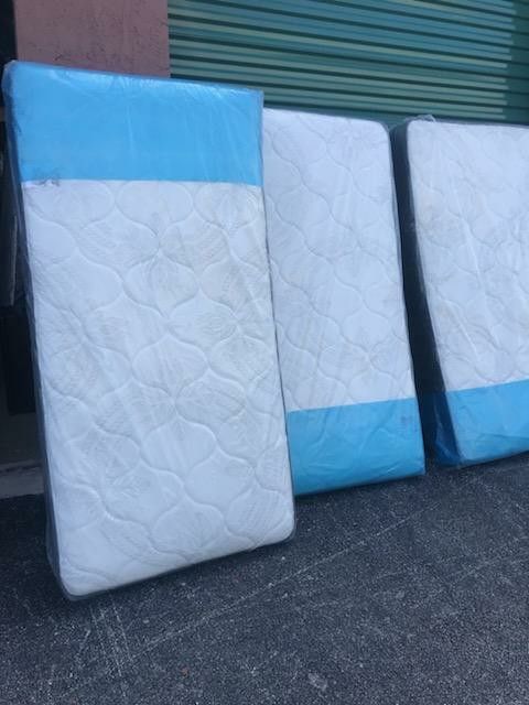 TWIN FULL QUEEN KING MATTRESS ⭐ ☎561*802*8654* CALL US All Brand New. WE HAVE ALL SIZE ..⭐TWIN ⭐ FULL ⭐ ⭐ QUEEN⭐ KING ⭐ We deliver everywhere