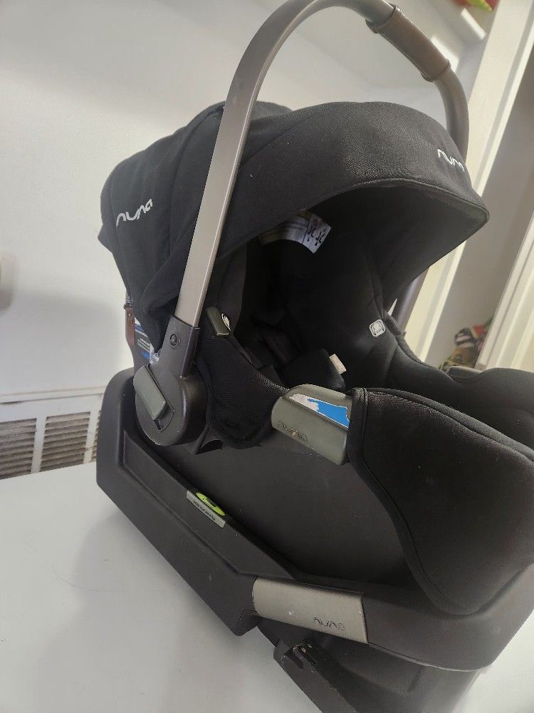 Nuna Baby Car Seat, Comes with nuna Stroller