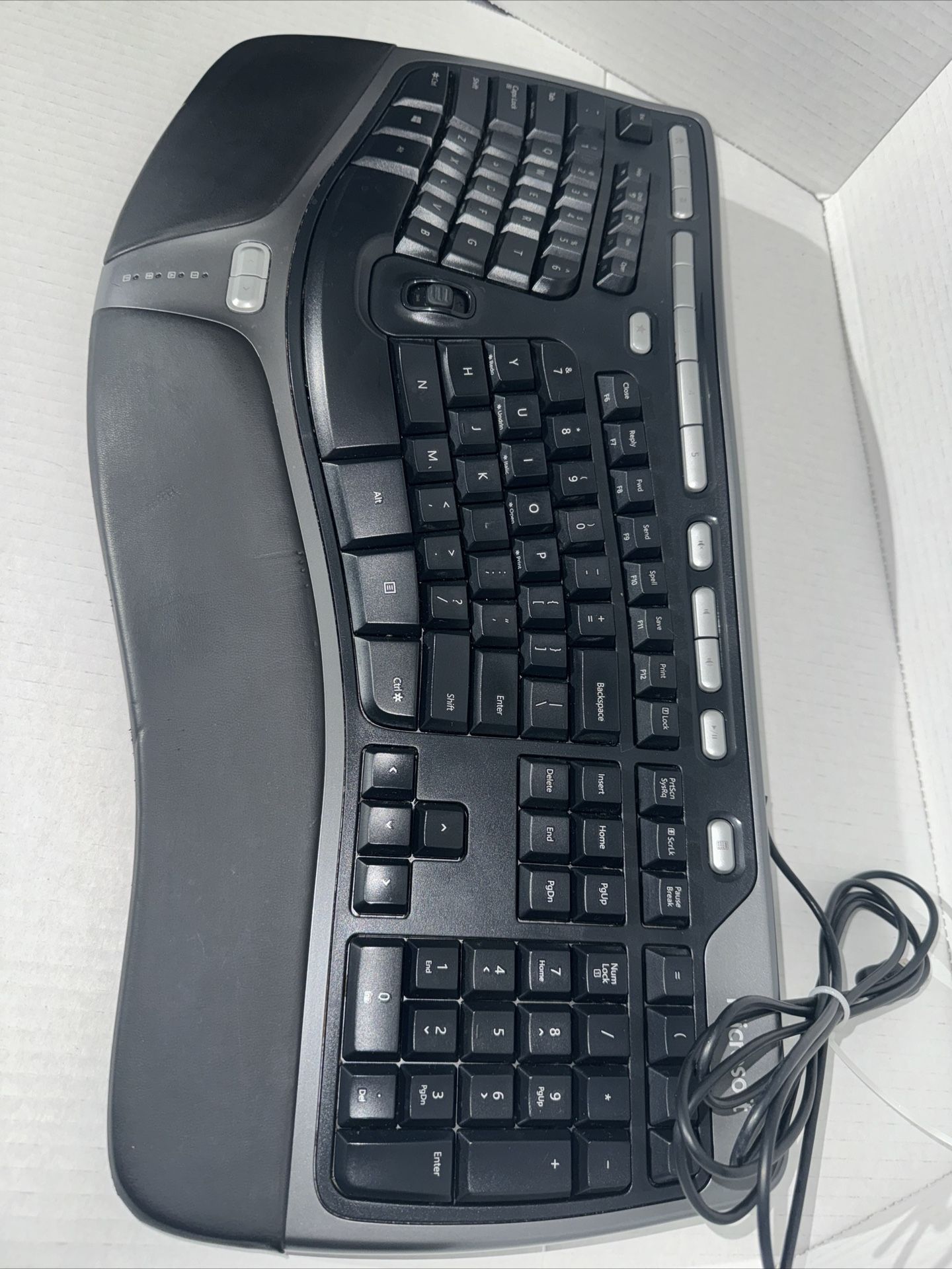 Microsoft Natural Ergonomic Curved Wired Keyboard 4000 v1.0 Model 1048