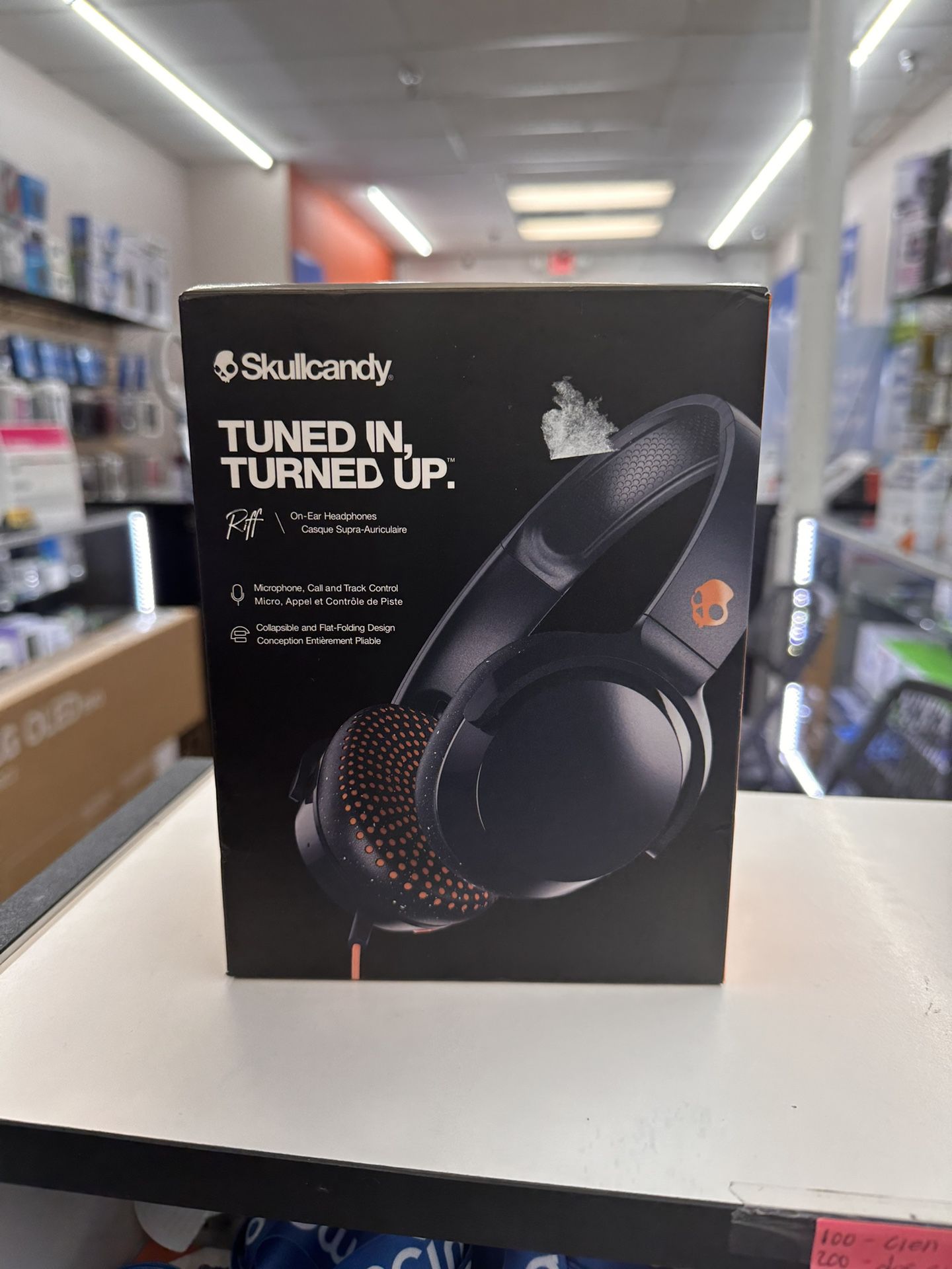 %Skullcandy. TUNED IN. TURNED UP. On-Ear Headphones Casque Supra-Auriculaire