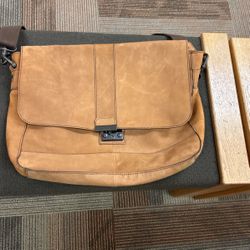 Very nice men’s fossil carry bag