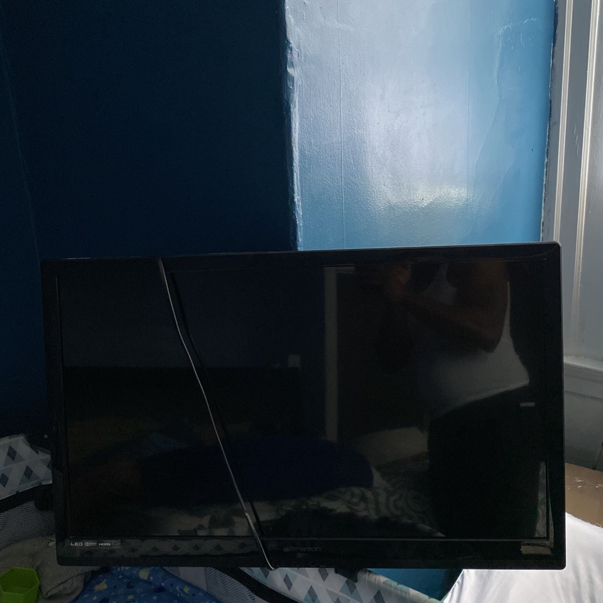 32” Emerson TV