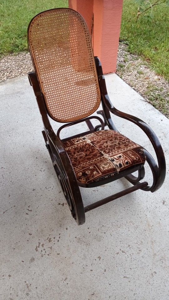 Beautiful  Chair From None Pets Home 