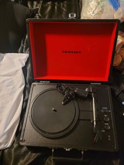 Crosley Portable Turn table With 30 Random 45 Records