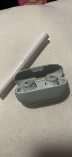 Beats solo earbuds W Earbud Cleaner