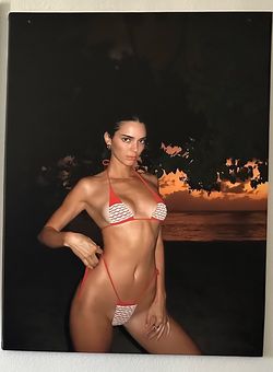 Brand New Canvas Print - Kendall Jenner 40x30 Inches