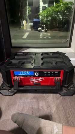 M18 Lithium-lon Cordless PACKOUT Radio/Speaker with Built-In Charger
