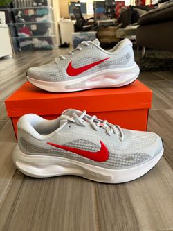 Men's Nike Journey Run Road Running Shoes - Platinum/Crimson - Size 8, 9, 10