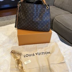 Louis Vuitton Artsy MM monogram purse  (great Gift For Mother’s Day)