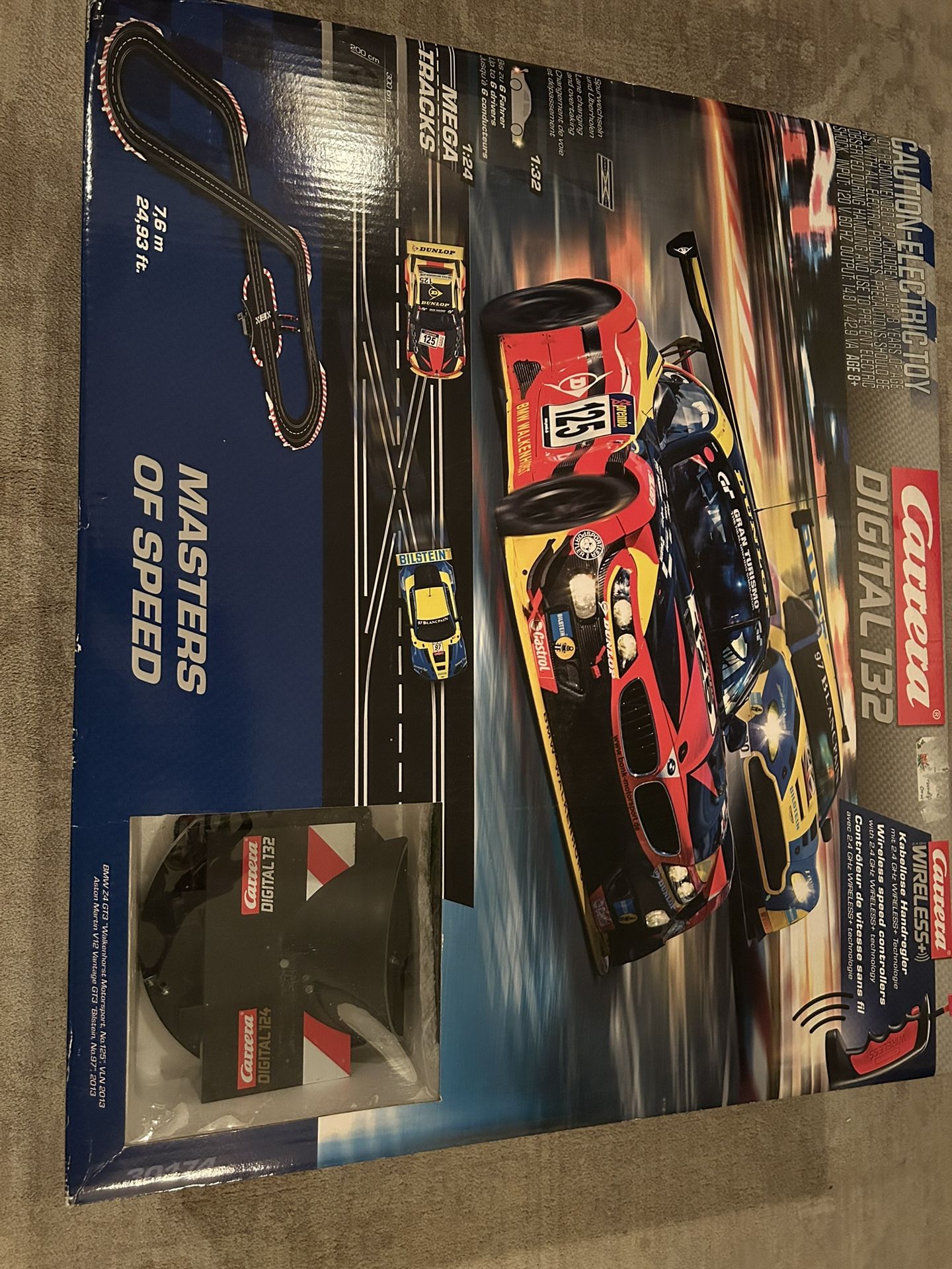 Carrera digital 132 slot car - LOTS of track + 5 cars