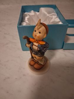 Hummel!! Antique!! 1950s The little hiker.