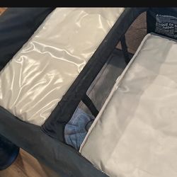 4moms Pack And Play/portable Crib
